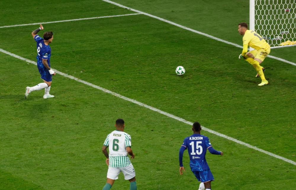 半场战报：尤文2-1卡利亚里，伊尔迪兹双响，弗拉霍维奇伤退